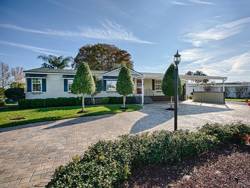 924 Morningview Dr., Tavares, FL 32778
