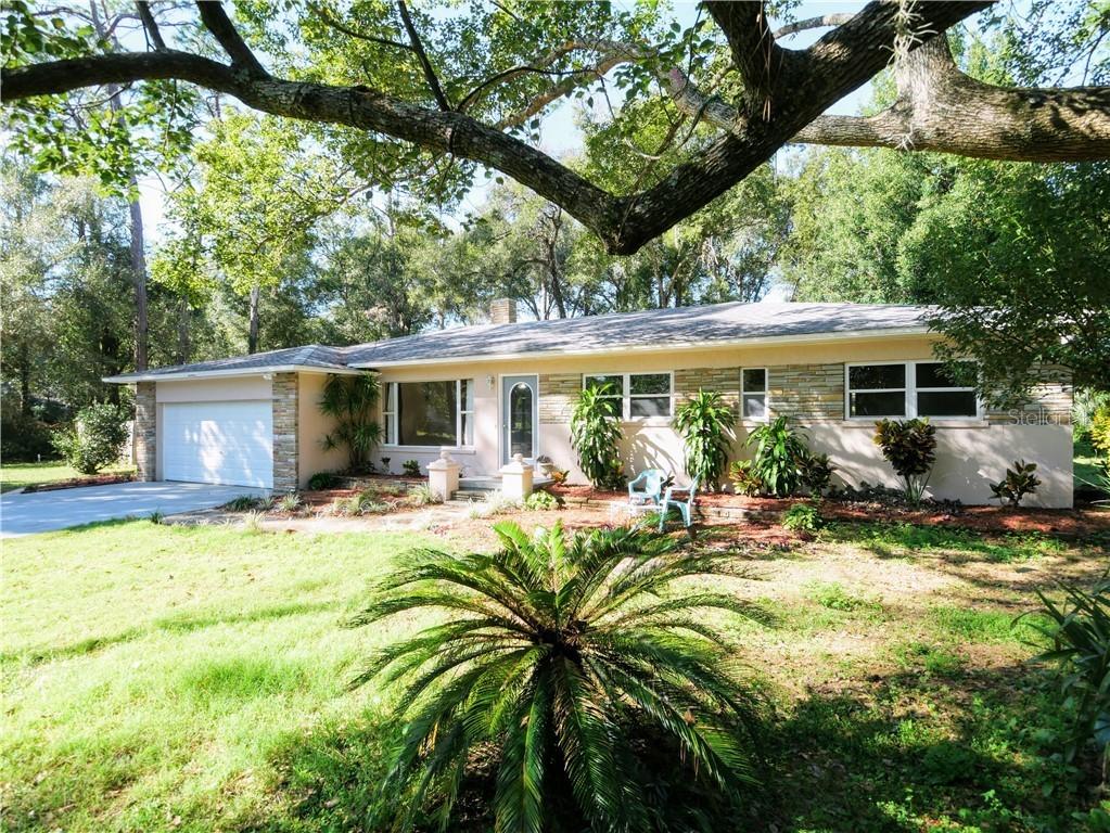 26045 Exmoor Dr., Sorrento, FL 32776