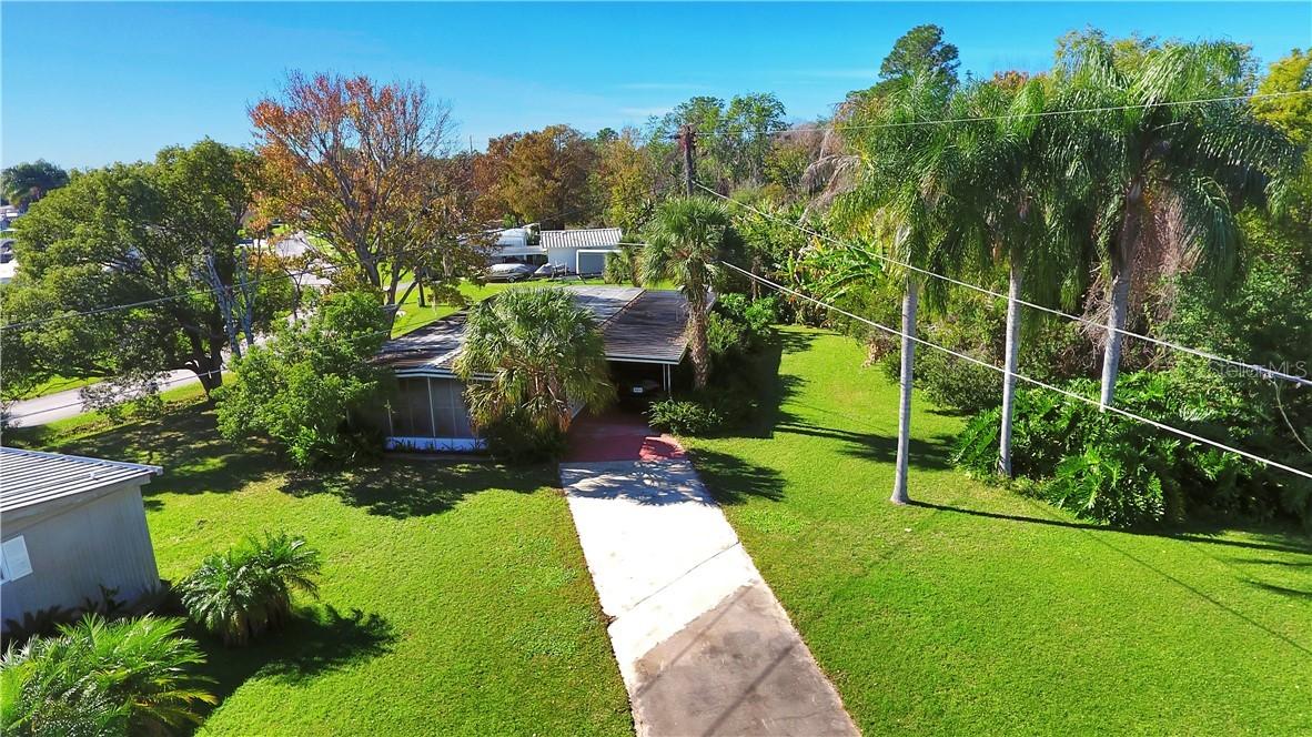 1631 Southshore Dr., Tavares, FL 32778