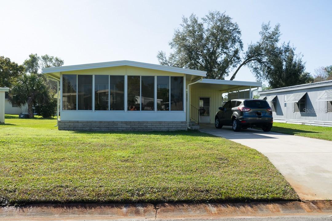 1245 Belmont Cir., Tavares, FL 32778