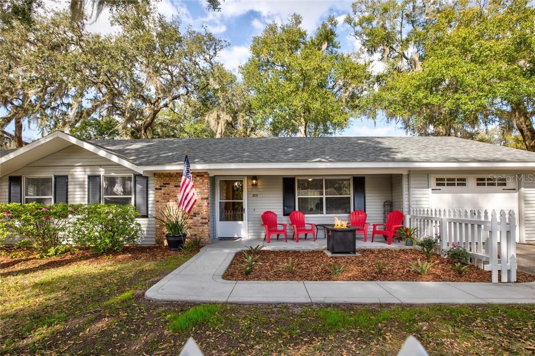 915 E 11th Ave., Mount Dora, FL 32757