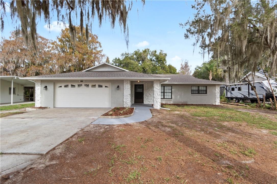 11349 Davison Ln., Tavares, FL 32778