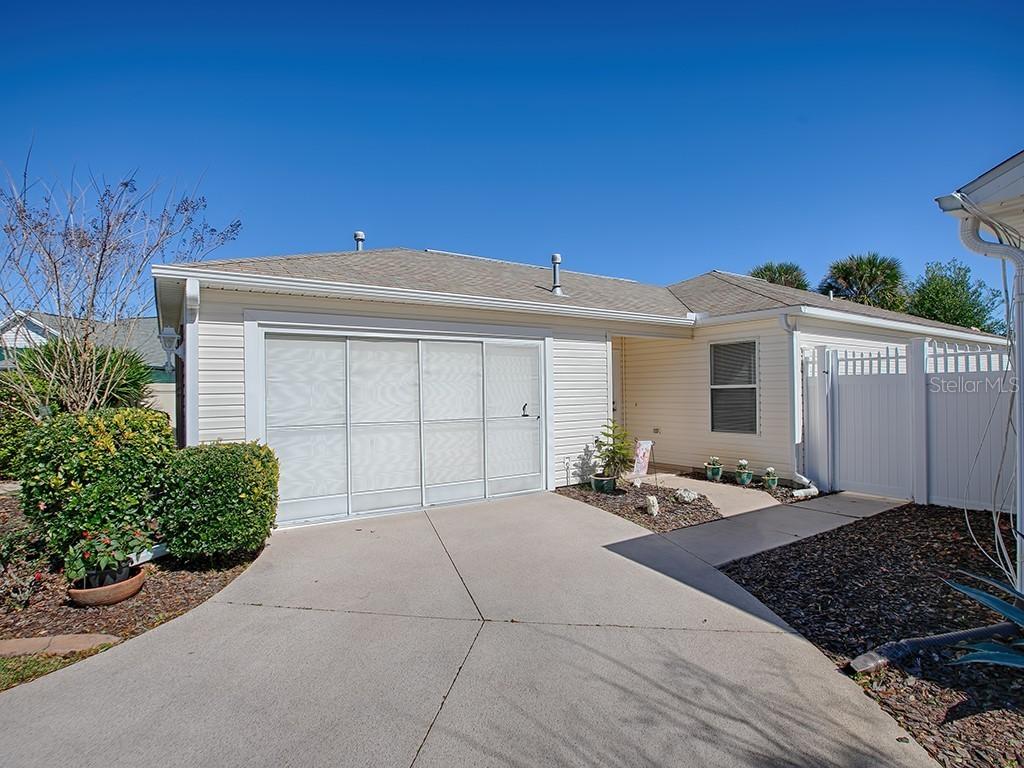 409 Valverda Dr., The Villages, FL 32162