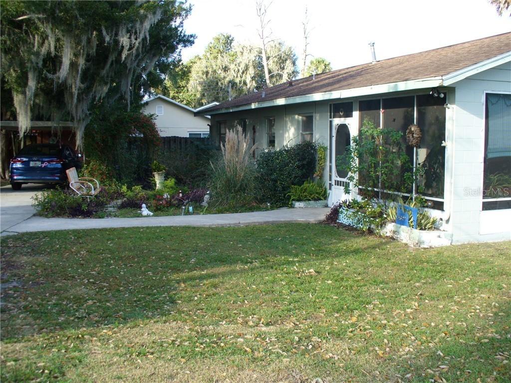 5627 Indiana Dr., Lady Lake, FL 32159