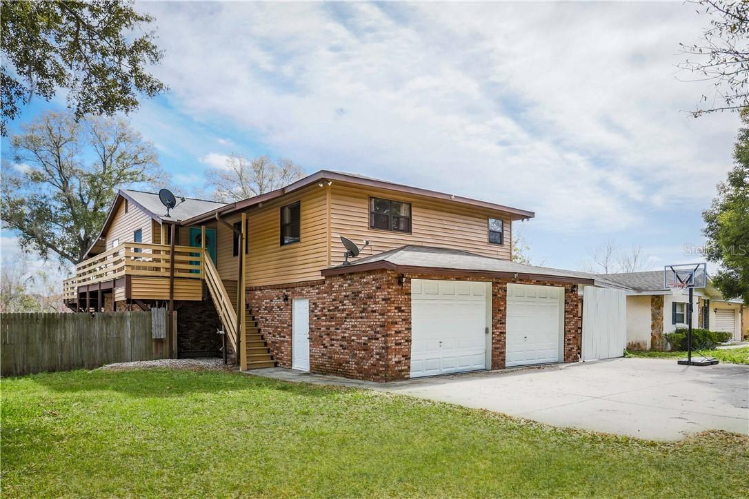 27850 Lois Dr., Tavares, FL 32778