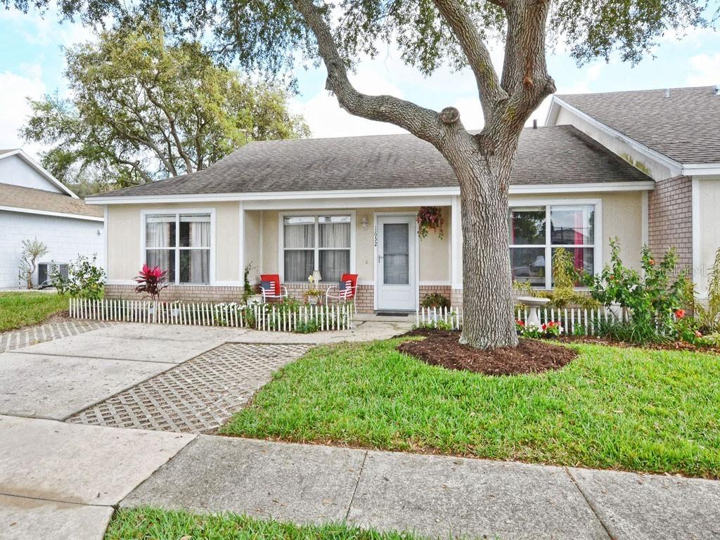 1632 Tropical Ct., Tavares, FL 32778