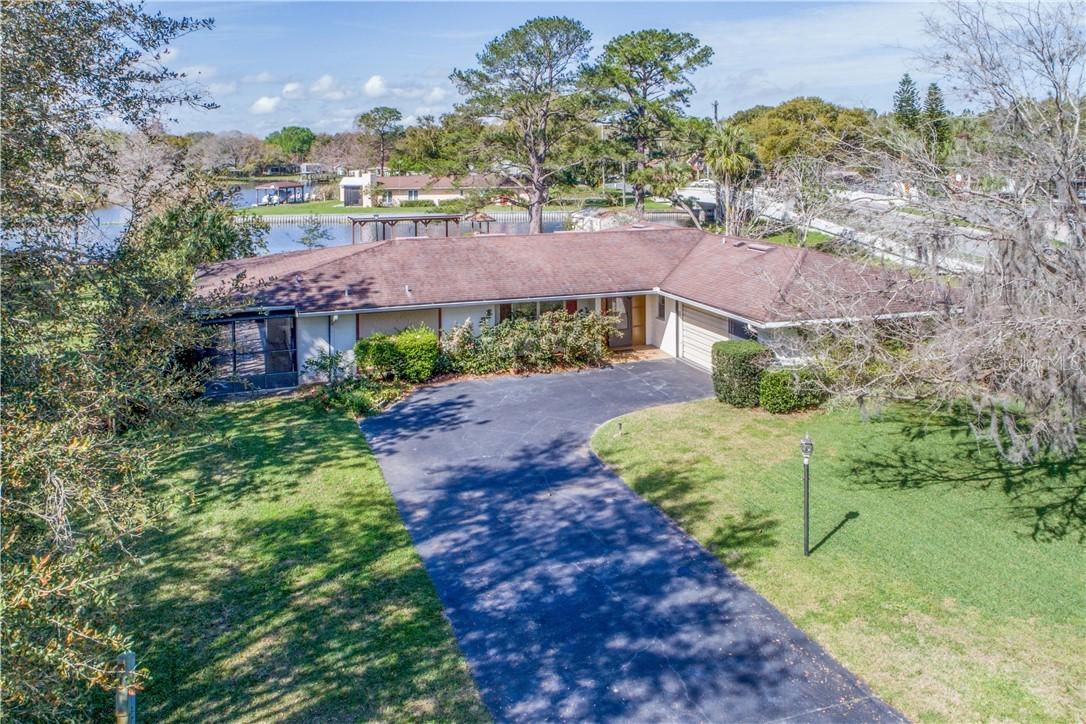 27918 Tammi Dr., Tavares, FL 32778