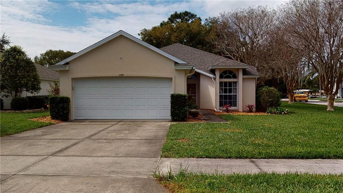 709 Juniper Way, Tavares, FL 32778
