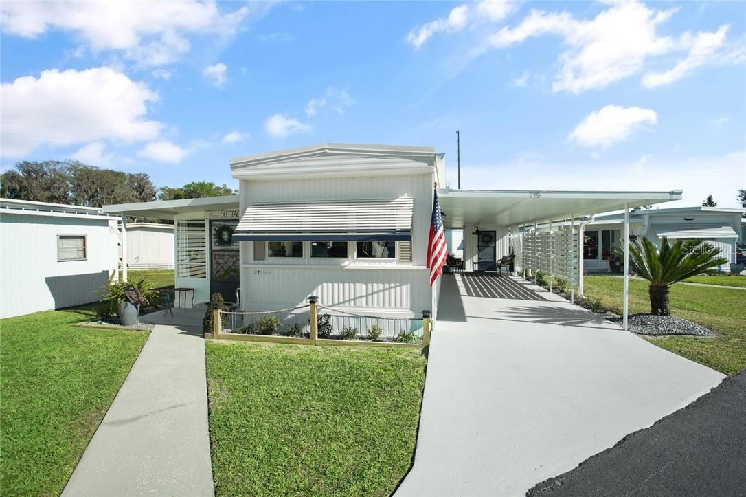 219 Rue De Paresse, Tavares, FL 32778