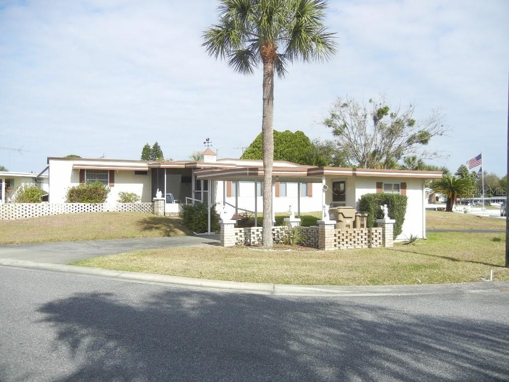 31635 New Indiana Ave., Tavares, FL 32778