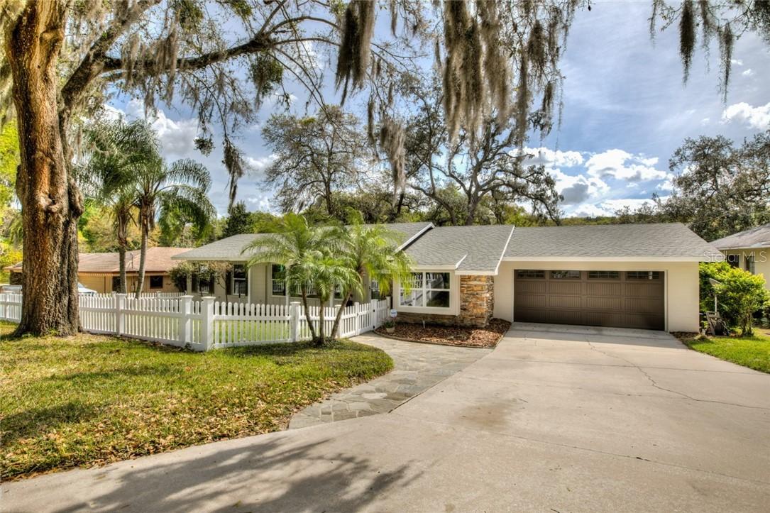 2312 Hillside Dr., Mount Dora, FL 32757