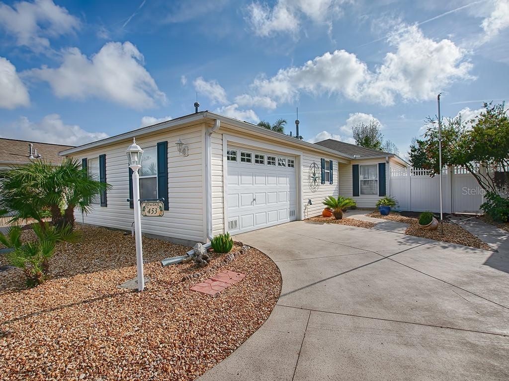 453 Valverda Dr., The Villages, FL 32162