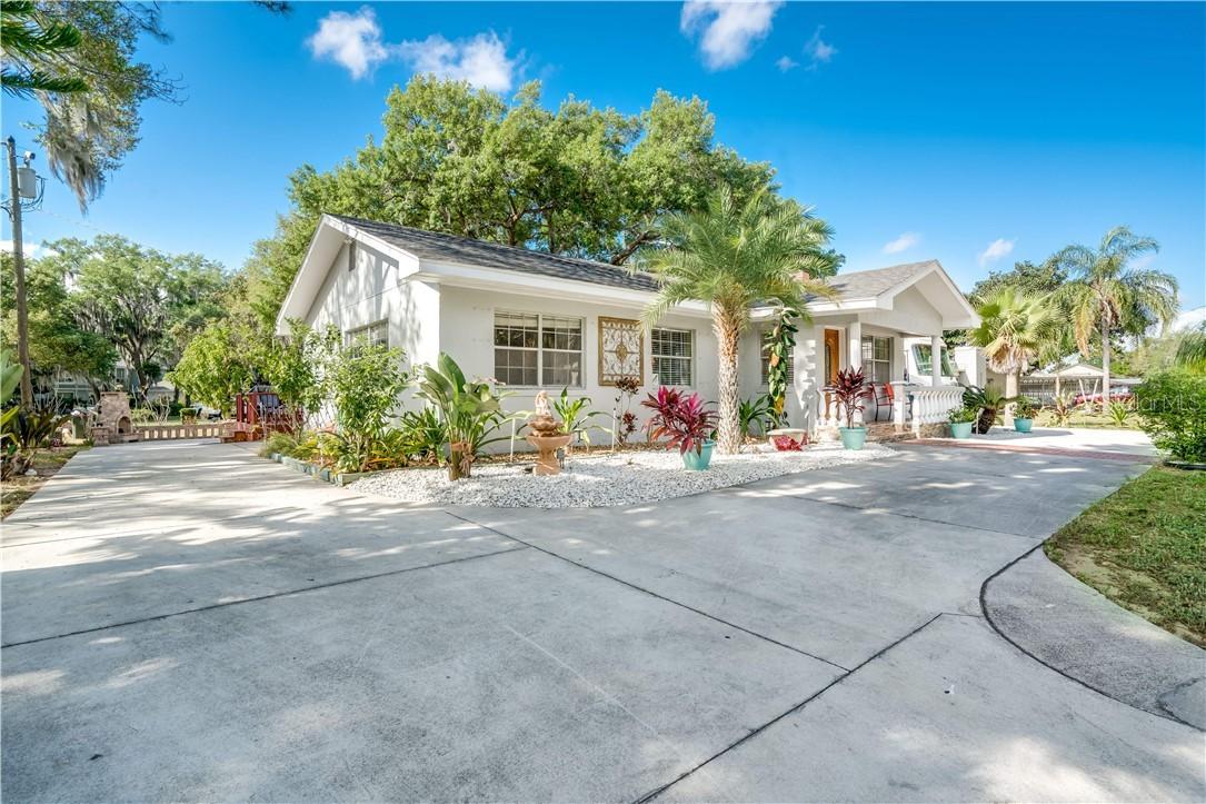 465 W Lakeshore Dr., Clermont, FL 34711