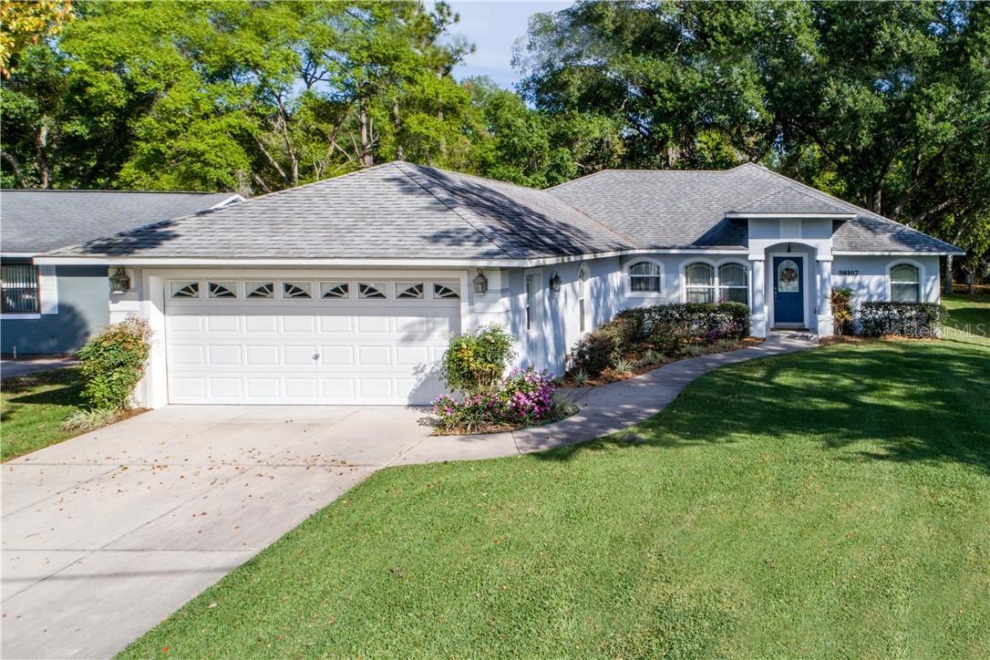 28107 Lois Dr., Tavares, FL 32778