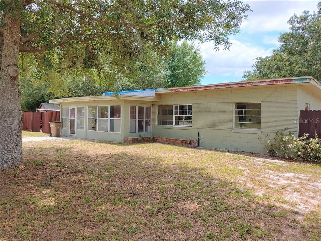 32713 Palm Ave., Tavares, FL 32778