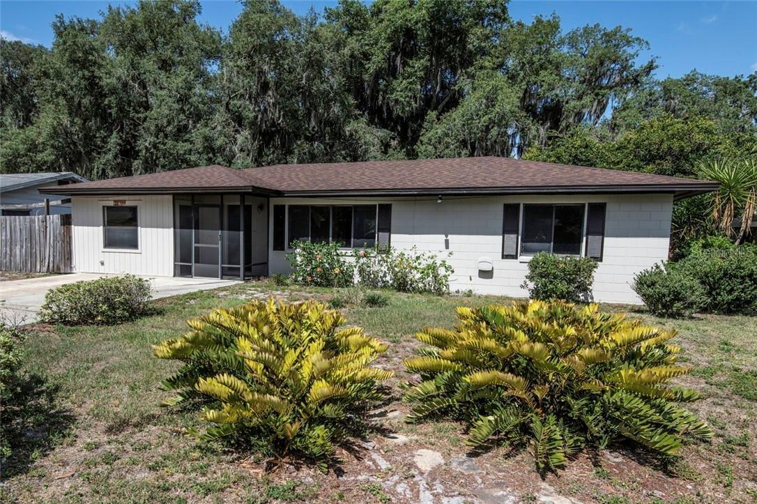 32201 Elizabeth Ave., Tavares, FL 32778