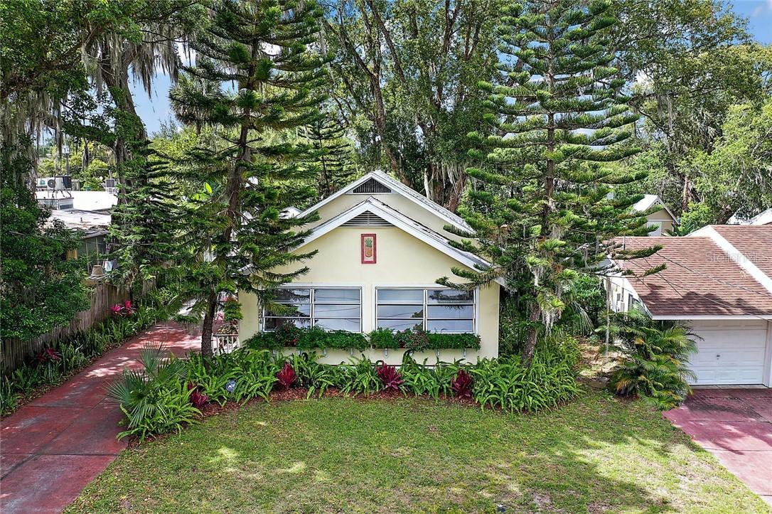 834 Liberty Ave., Mount Dora, FL 32757