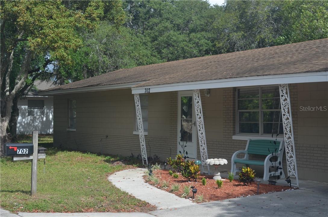 702 Bryan St., Tavares, FL 32778