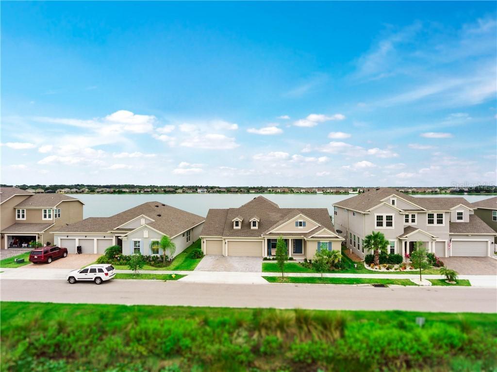 483 Blue Cypress Dr., Groveland, FL 34736