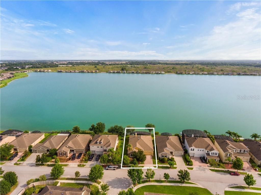 237 Blue Cypress Dr., Groveland, FL 34736