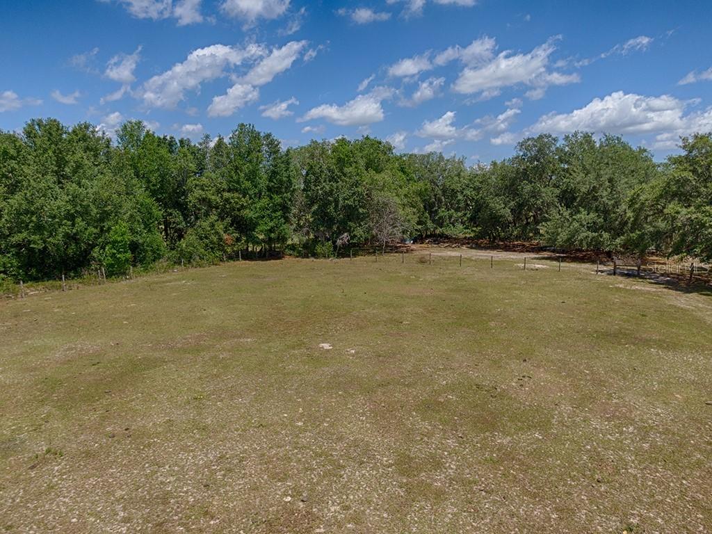 22821 Loop Rd., Groveland, FL 34736