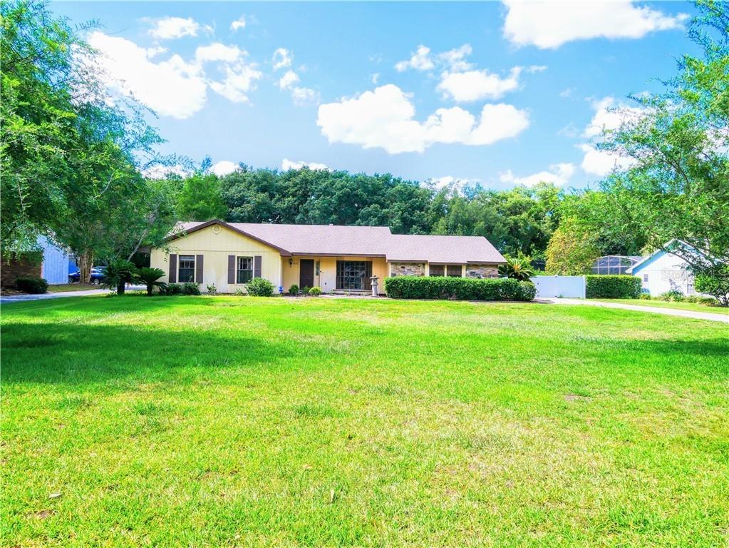 2460 E Crooked Lake Club Blvd., Eustis, FL 32726