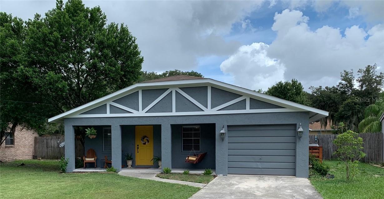 15751 Susanne Dr., Tavares, FL 32778