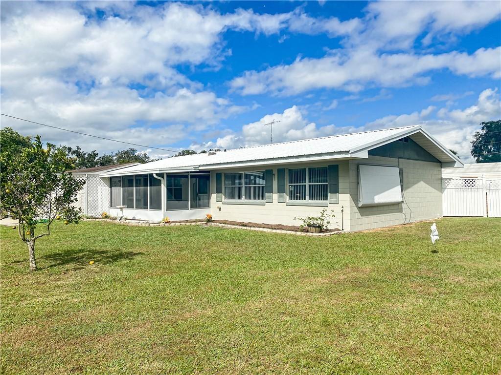 1042 Cr 463, Lake Panasoffkee, FL 33538