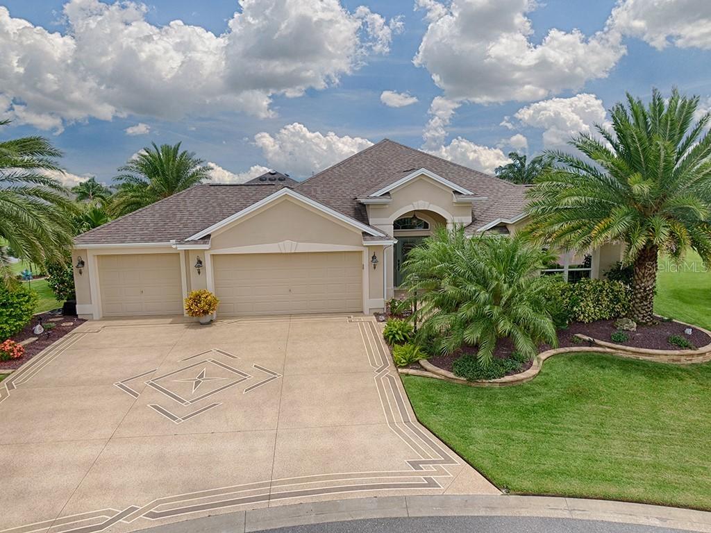 1040 Ivawood Way, The Villages, FL 32163