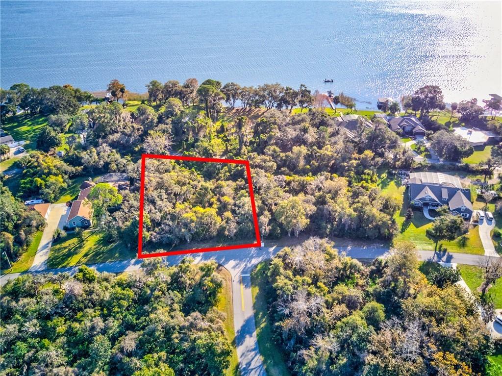 Acorn Cir, Tavares, FL 32778