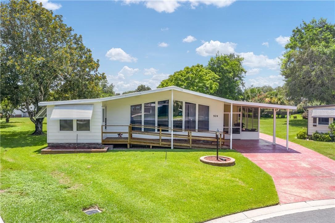 924 Rose Ln., The Villages, FL 32159
