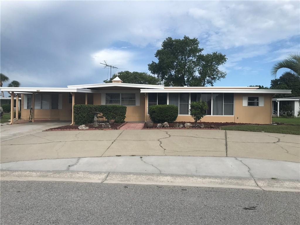 927 Morningview Dr., Tavares, FL 32778