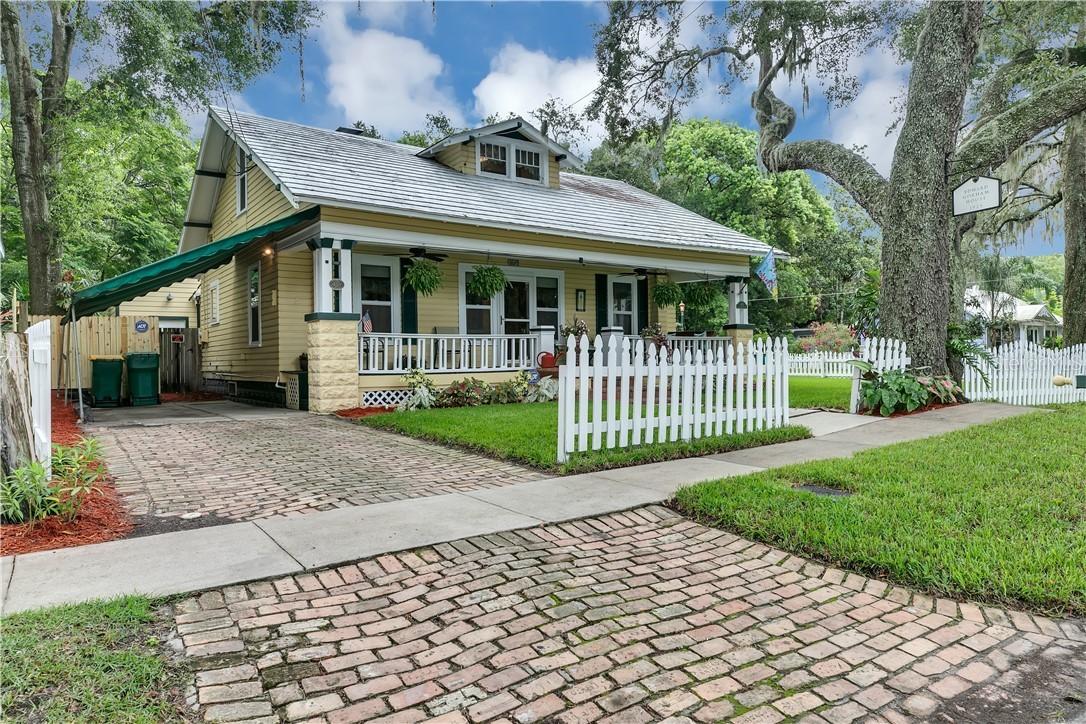 649 E 11th Ave., Mount Dora, FL 32757