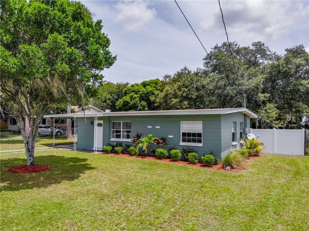 809 Edgewater Dr., Eustis, FL 32726