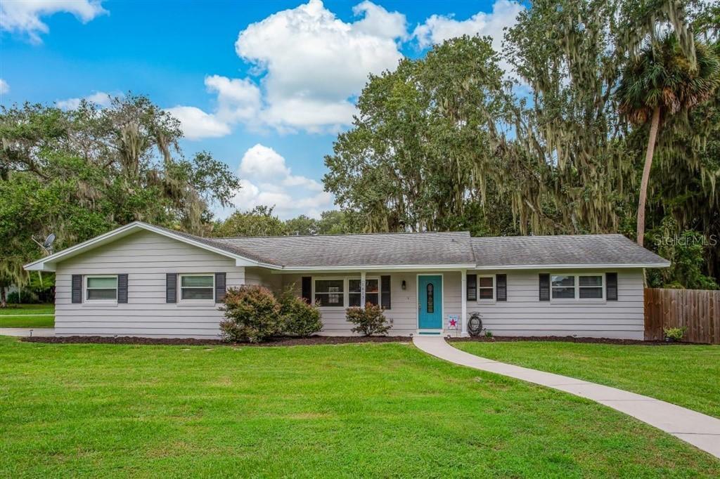 1613 Loves Point Dr., Leesburg, FL 34748