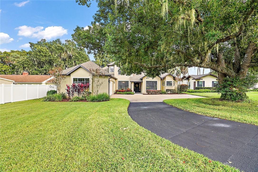 1628 Loves Point Dr., Leesburg, FL 34748