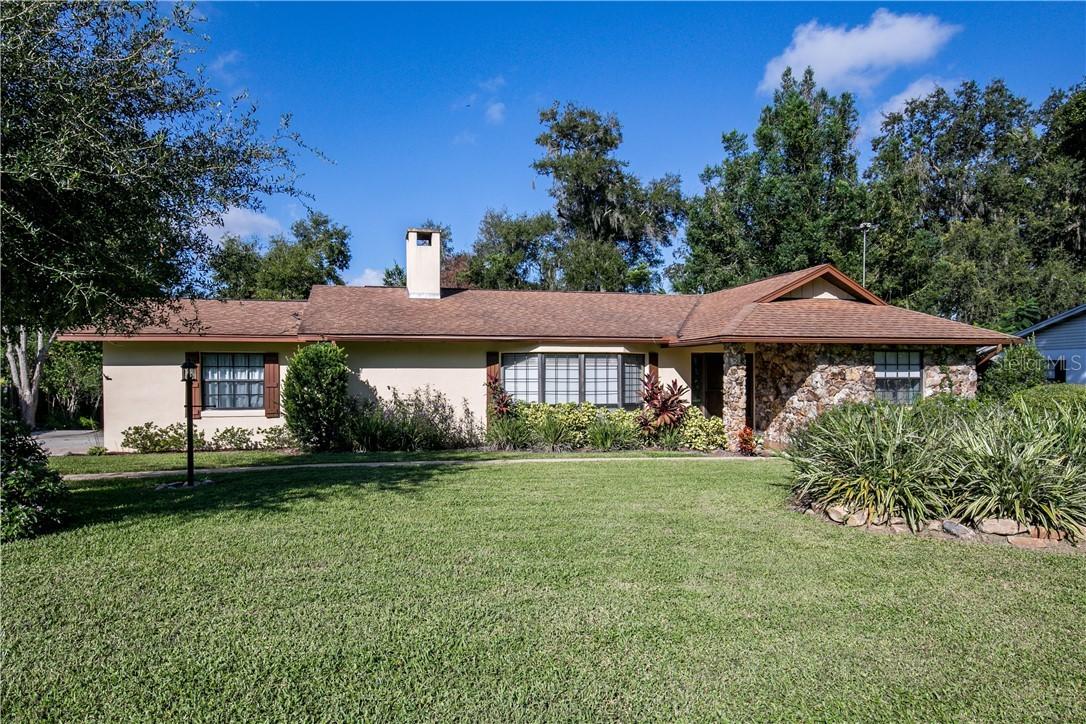 1204 W Crooked Lake Pl, Eustis, FL 32726
