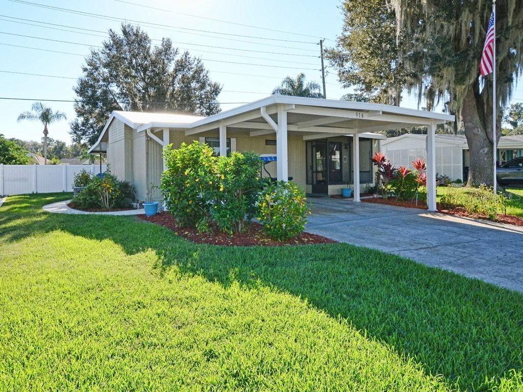 916 Patriot Pl., Tavares, FL 32778