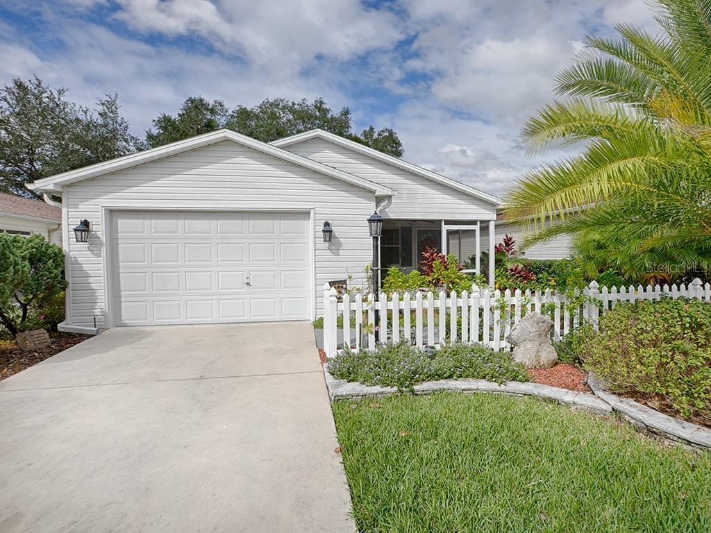 2127 Escobar Ave., The Villages, FL 32159