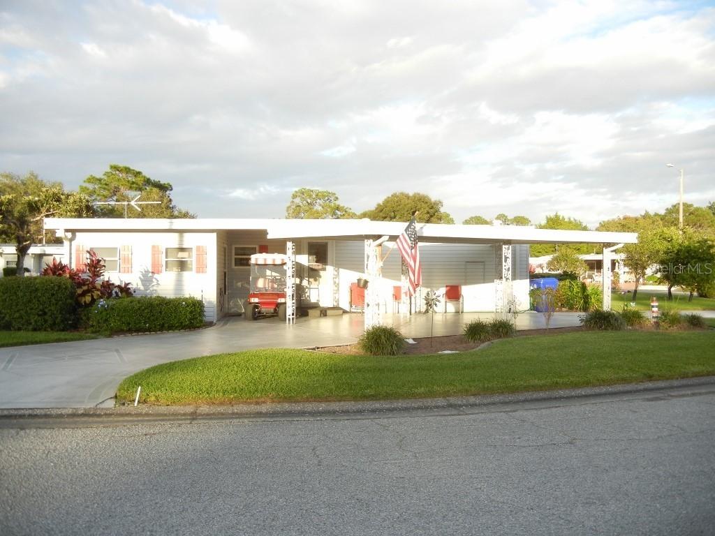 700 Falcon Dr., Tavares, FL 32778