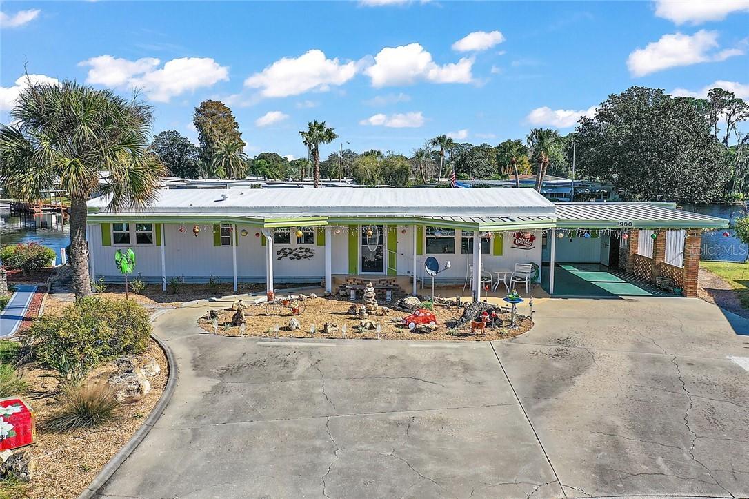 900 Sunset Cir., Tavares, FL 32778