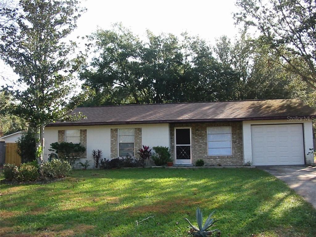 1121 Cedar Ave., Tavares, FL 32778