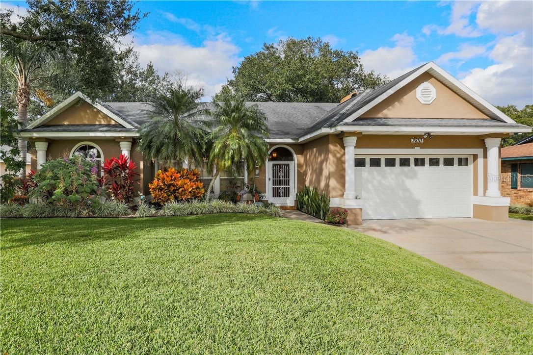 28111 Lois Dr., Tavares, FL 32778