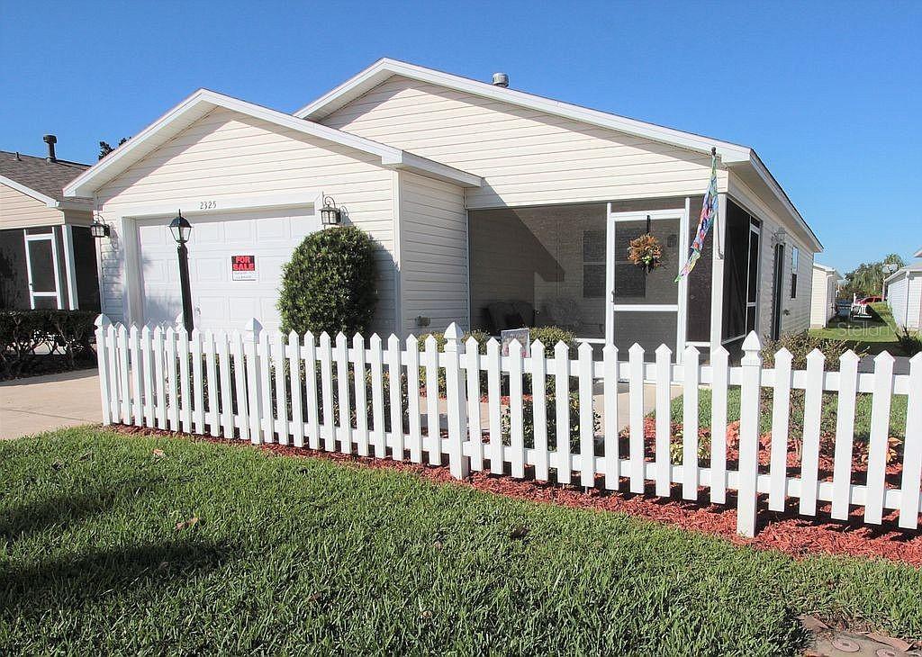 2325 Whisper St., The Villages, FL 32162