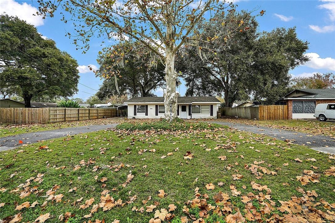 32580 Lakeshore Dr., Tavares, FL 32778