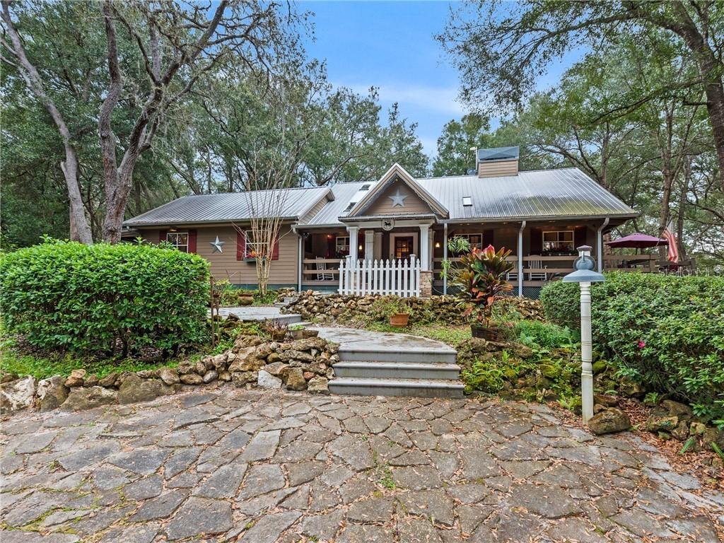 40646 Oak Woods Way, Lady Lake, FL 32159