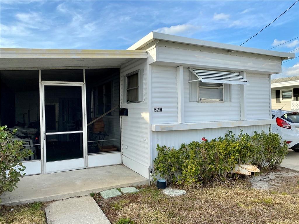 574 Sinclair Cir., Tavares, FL 32778