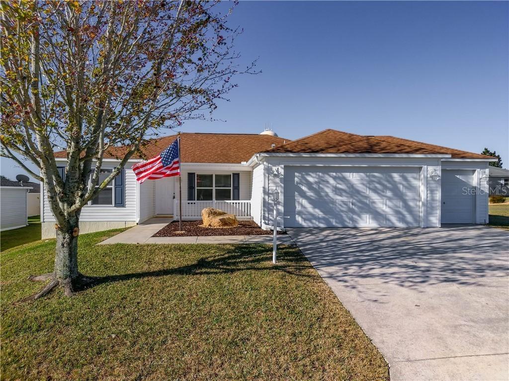 2584 Thornberry Ave., The Villages, FL 32162