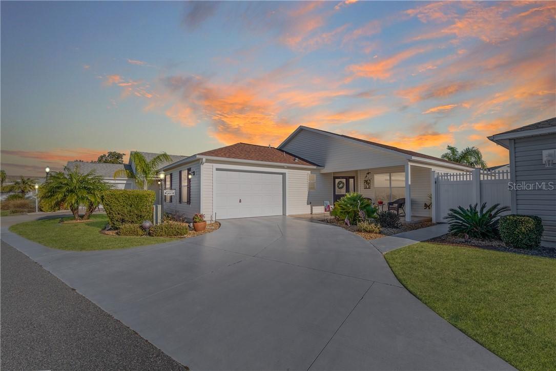 2625 Lindewood St., The Villages, FL 32163