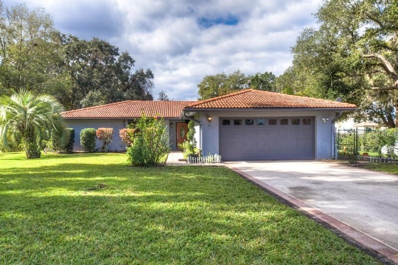 31329 Saunders Dr, Tavares, FL 32778